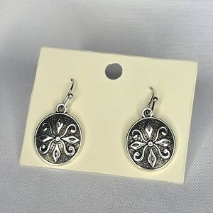 Elegant Silver Dangle Earrings  🎁BOGO🎁 On Earings with Gift Symbol🎁